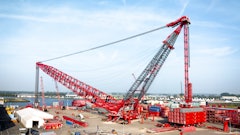 The SK6000 has a maximum capacity of 6,000t, utilizing 4,200t of ballast to lift with a maximum ground bearing pressure of 30t/m2.