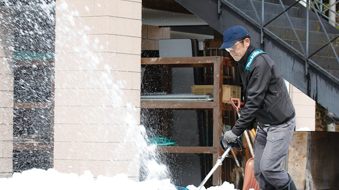 Makita Sn400 Mp Action Shot 2